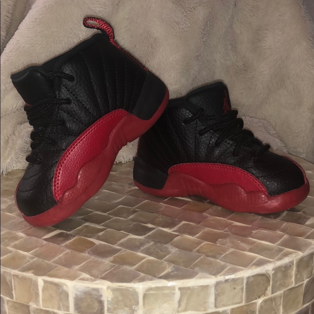 Jordan Retro 12 Black and Red Kids sz 6c
